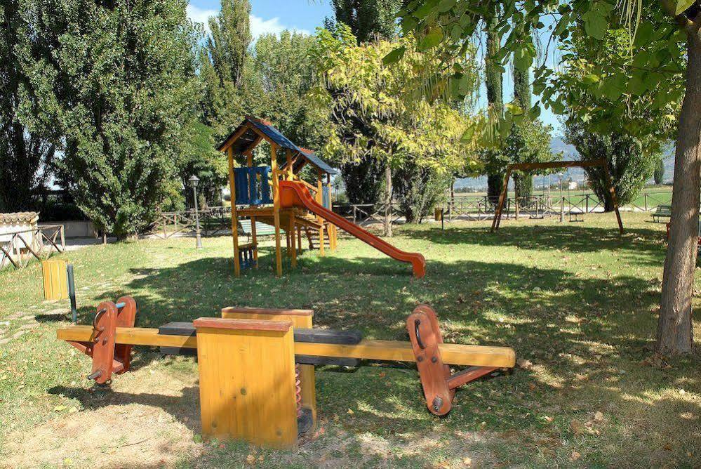 Agriturismo Le Due Torri Torre Quadrano Spello Eksteriør bilde