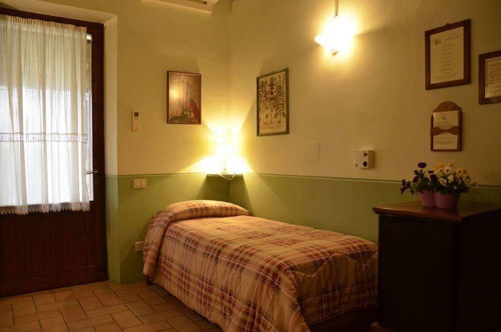 Agriturismo Le Due Torri Torre Quadrano Spello Eksteriør bilde
